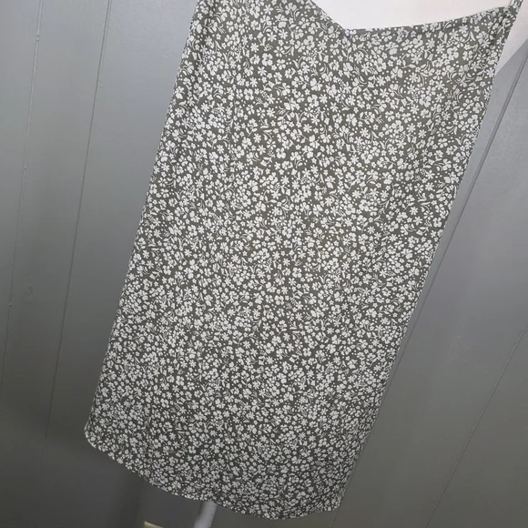 Loft Cami Olive Green & White Floral Tank Top Size L - Picture 8 of 11